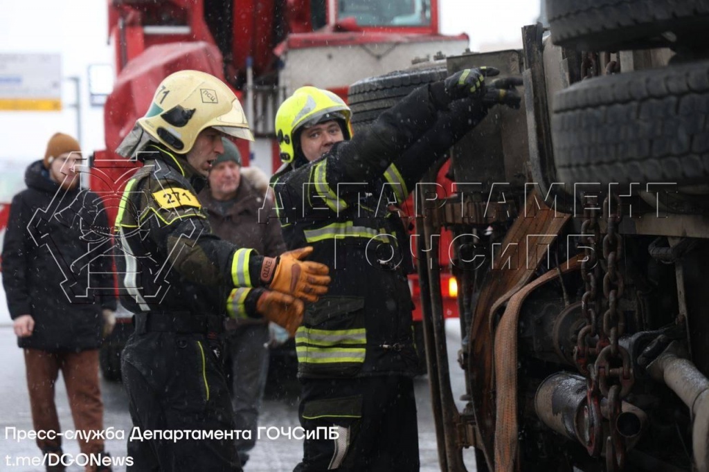 Ликвидировали последствия ДТП на 71-м км. МКАД.jpg Ликвидировали последствия ДТП на 71-м км. МКАД.jpg